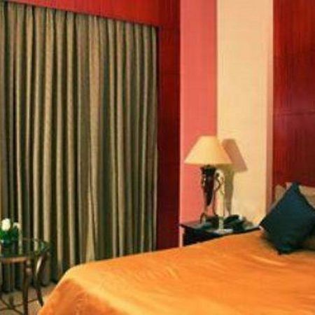 Hotel Hans International New Delhi Exterior photo