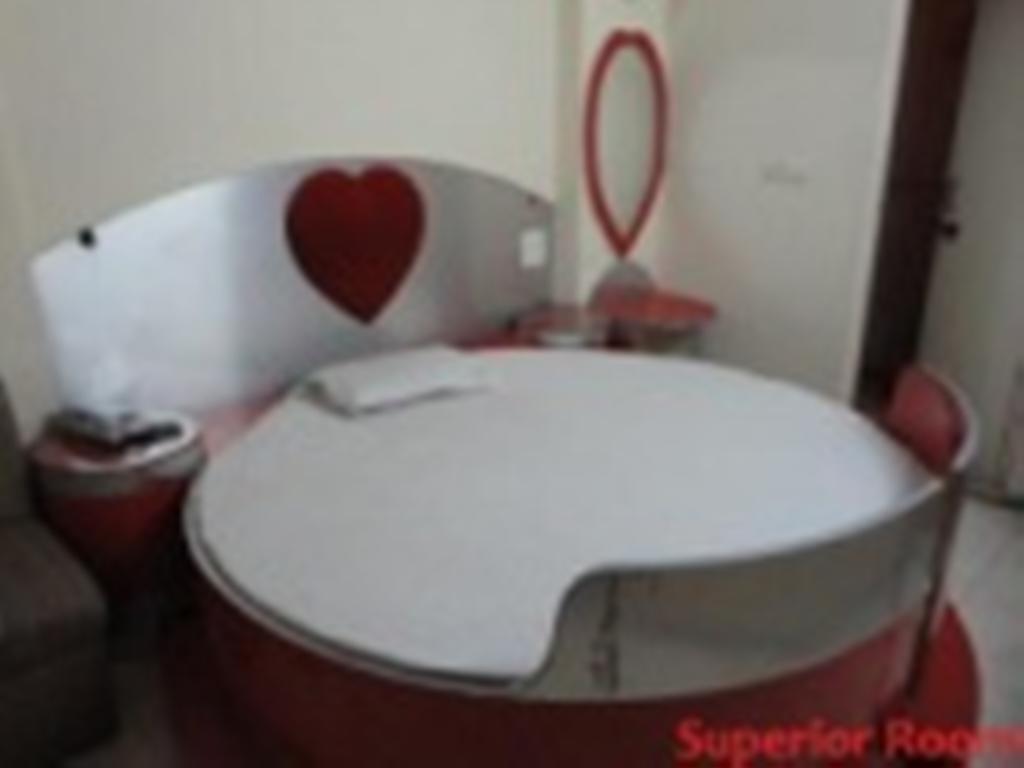 Hotel Hans International New Delhi Room photo