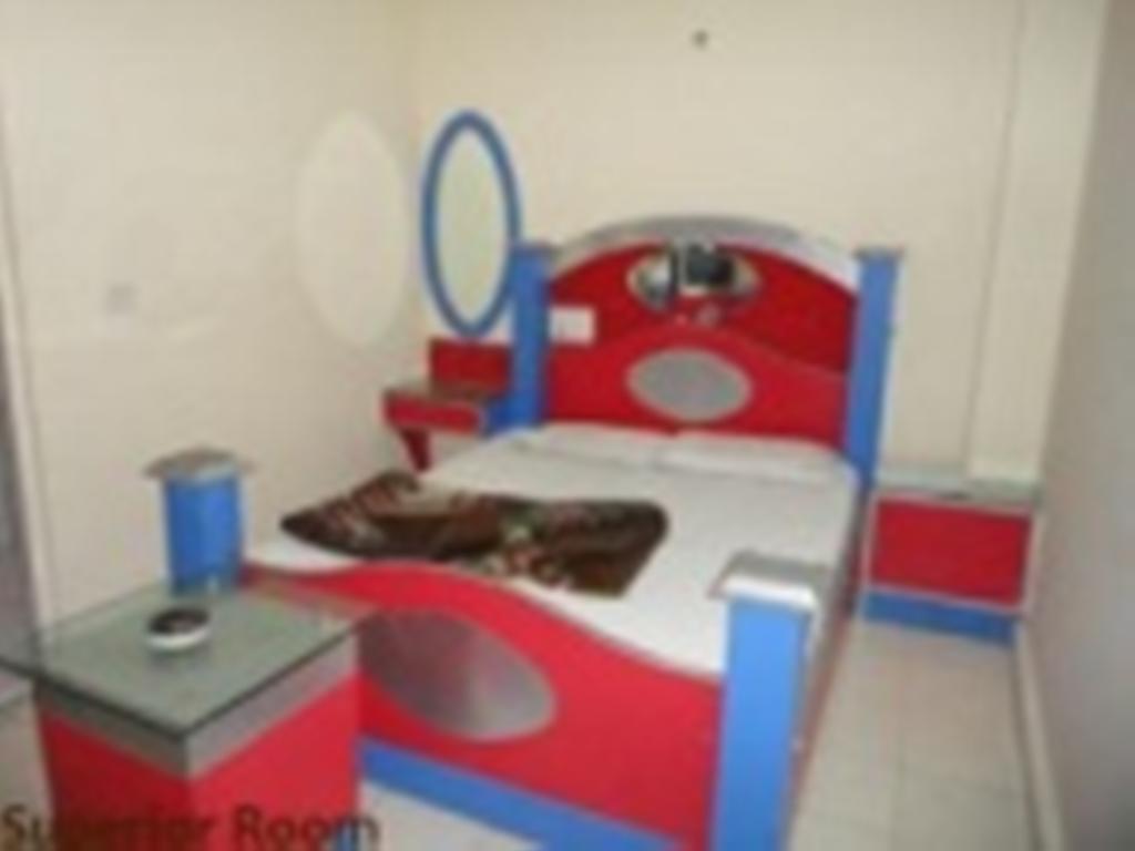 Hotel Hans International New Delhi Room photo