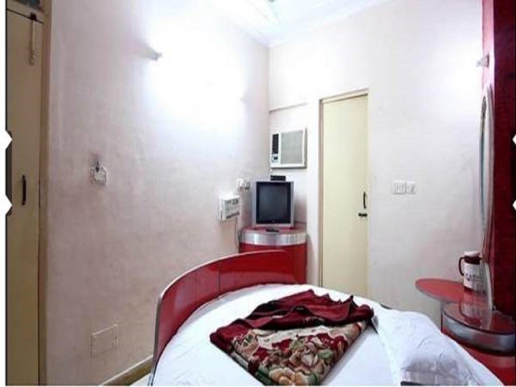 Hotel Hans International New Delhi Room photo
